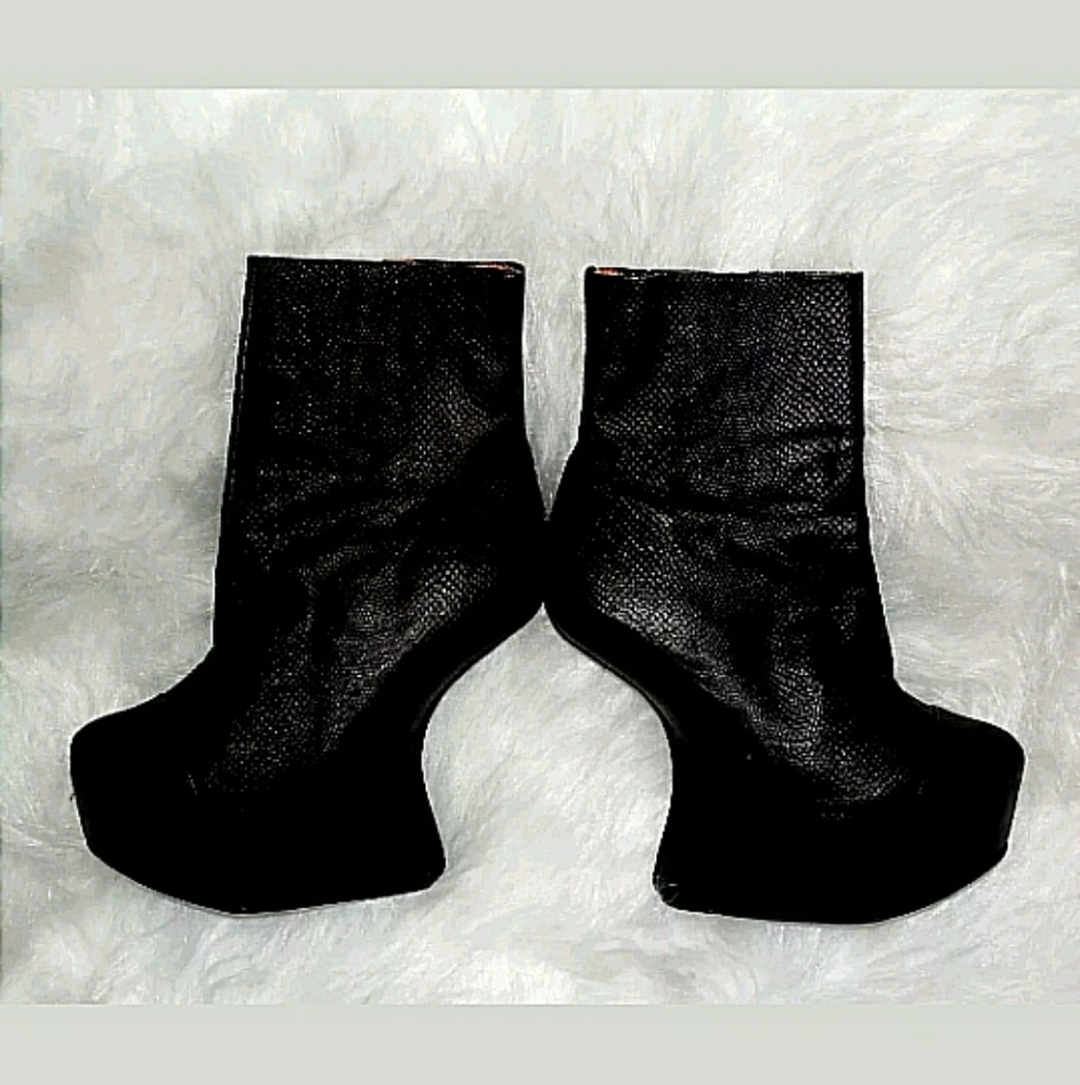 ๐ SOLD ๐ Jeffery Campbell Moonovers - Picture 1 of 5